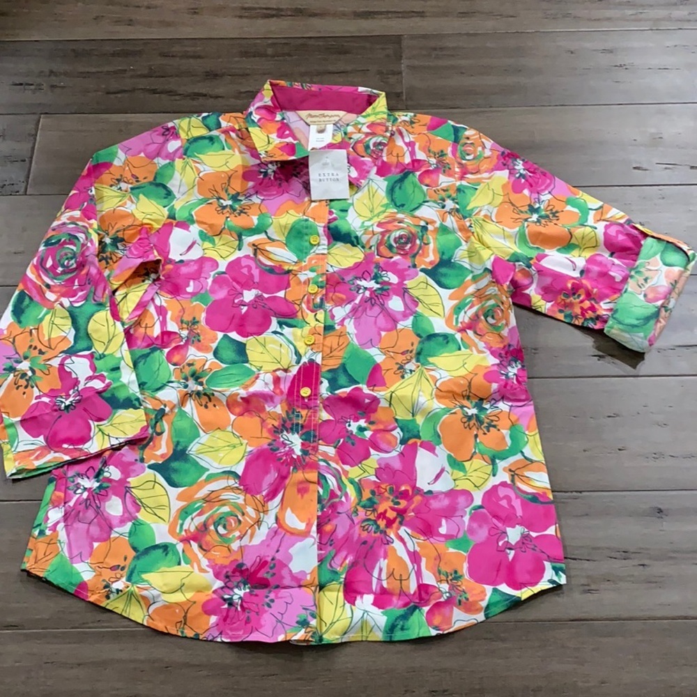 5 for $25 NWOT Norm Thompson bright floral button up‎ top